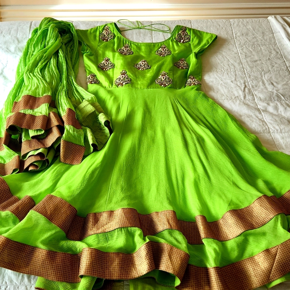 Vasavi Shah designer, Women's kurta silk & pure georgette, size XS, bright green